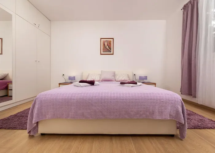 Apartments Danica By El-Pi Tours